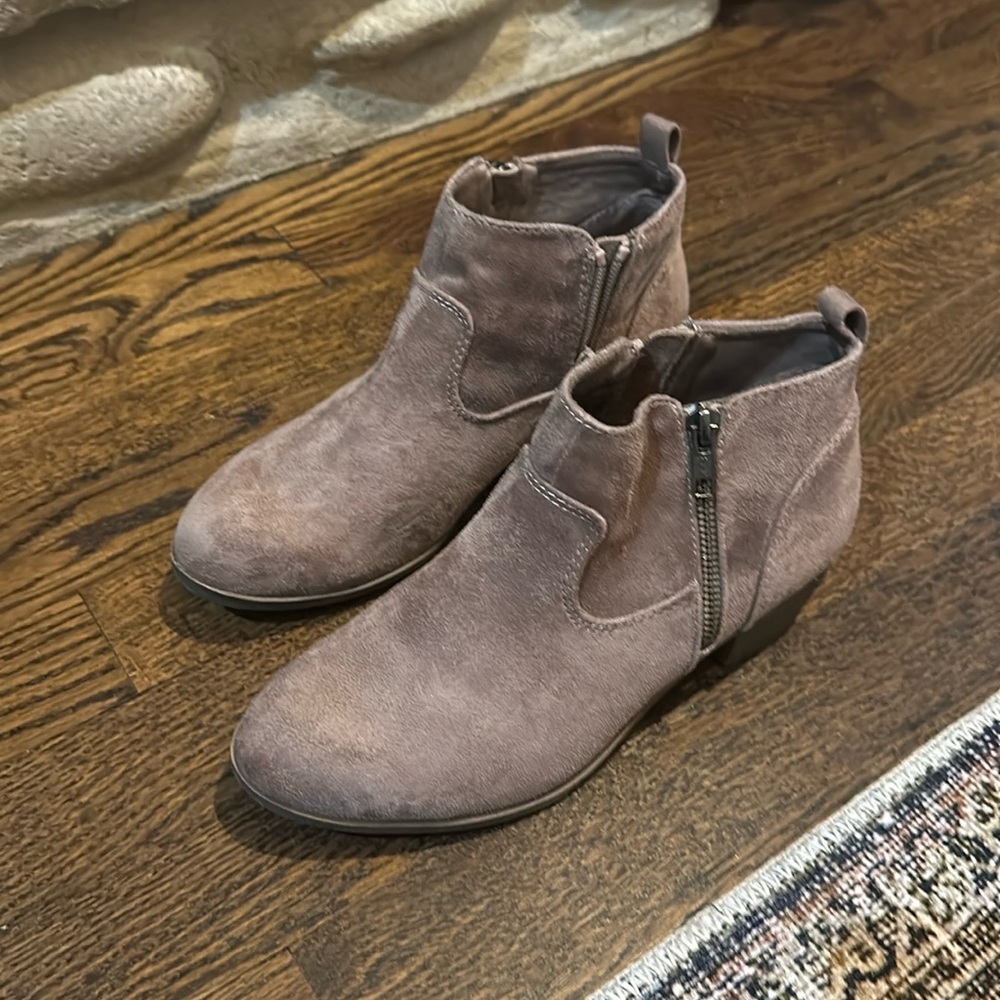 Arizona booties size 7.5